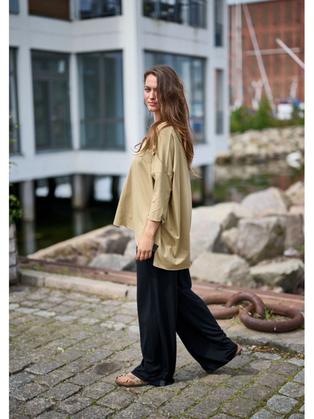 Jersey Shirt mit V-Ausschnitt 96078 olive