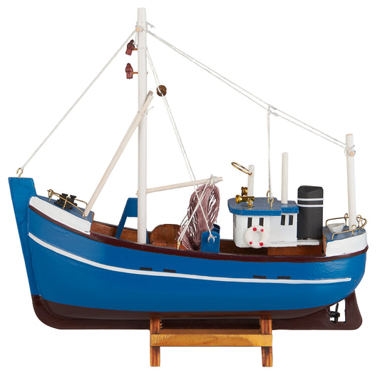 Kutter blauer Rumpf mit Schornstein