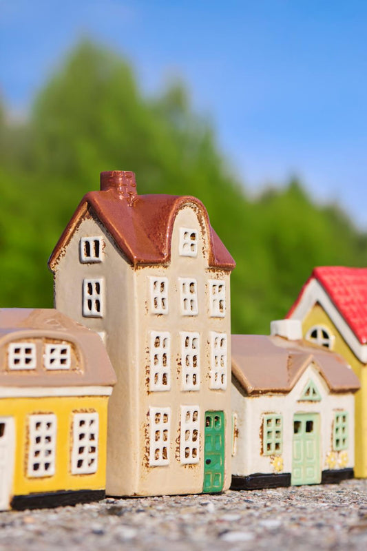 Haus für Teelicht Nyhavn beige mit grüner Tür