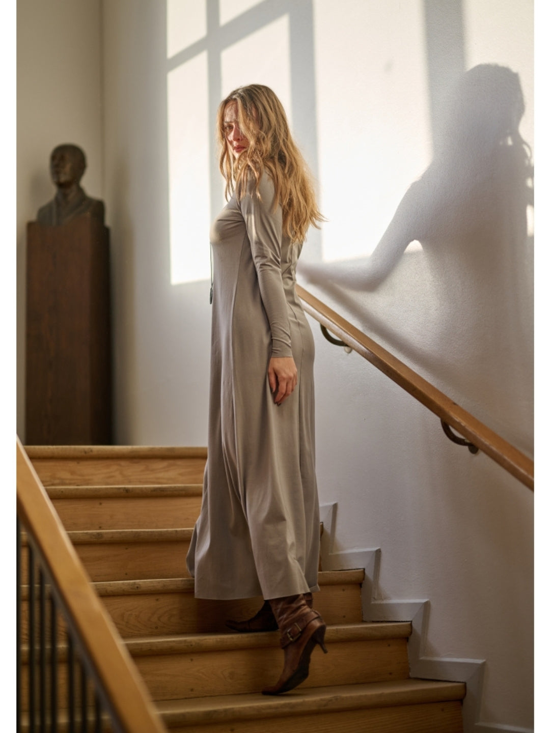 Rollkragenkleid mit Kette 98058, in zwei Farben