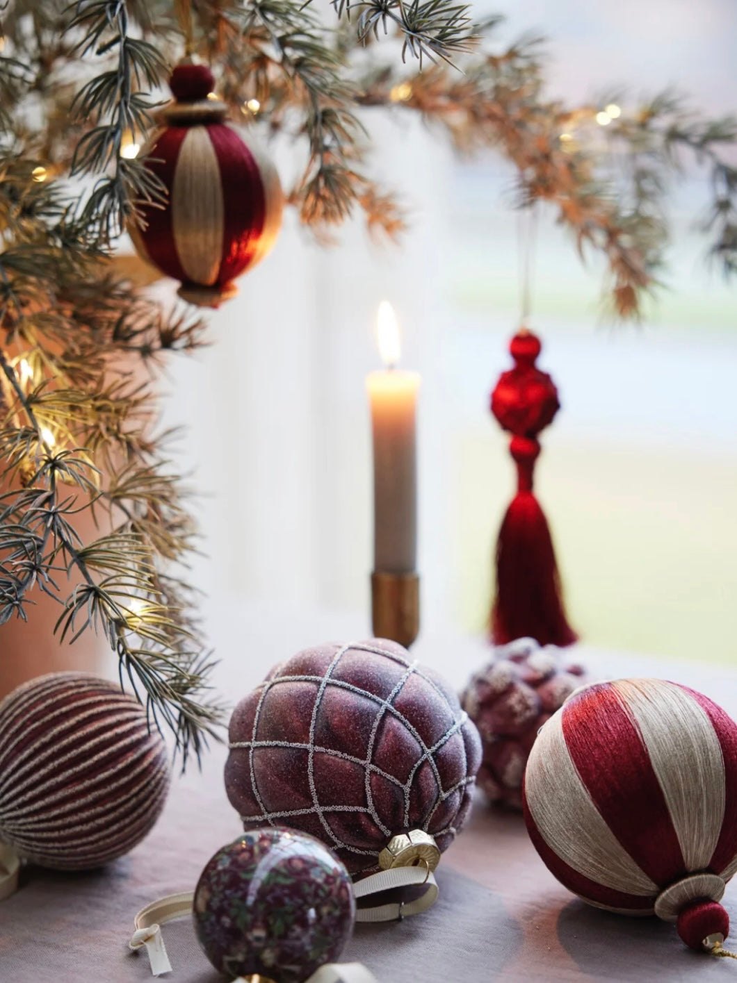 Weihnachtskugel Agnes rot/gold