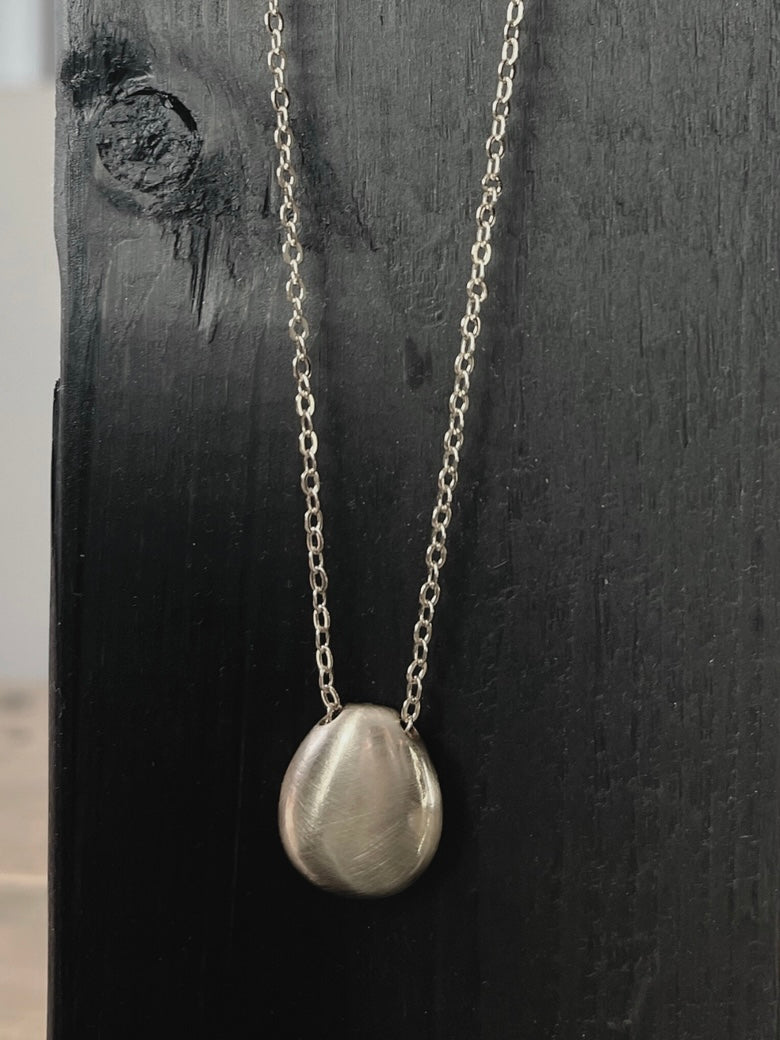 Halskette Tabitha long organic Ball, in 2 Farben