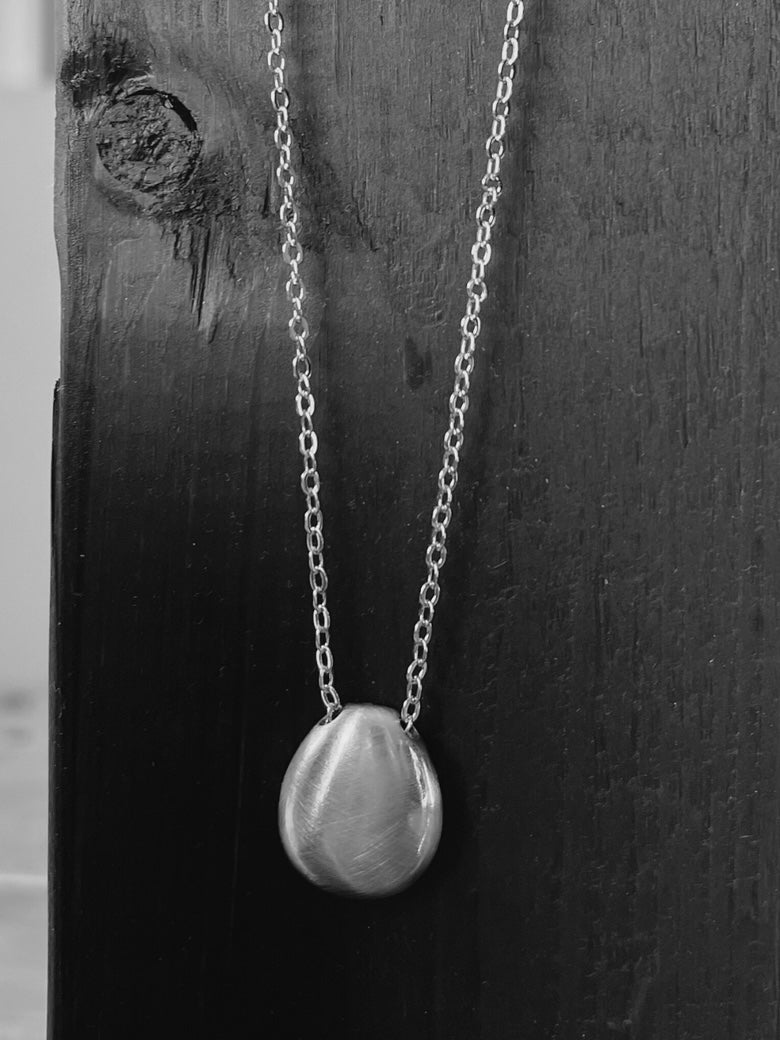 Halskette Tabitha long organic Ball, in 2 Farben