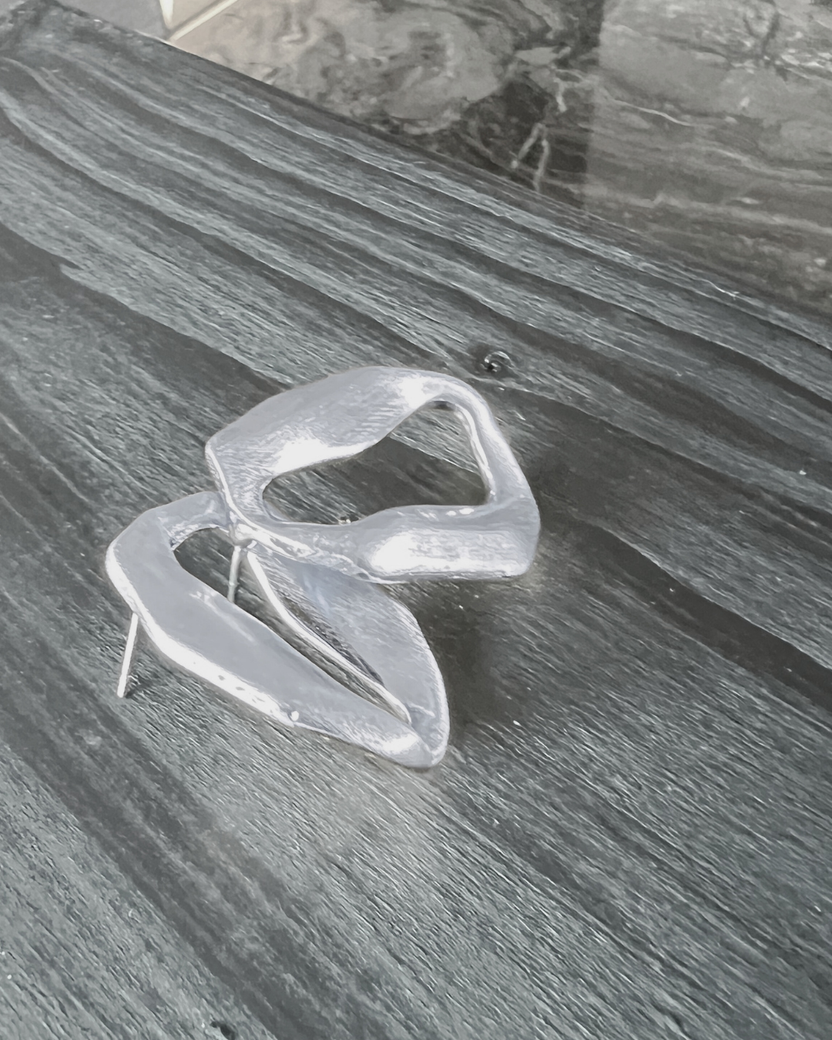 Ohrstecker Elysian Link fluid post, in 2 Farben