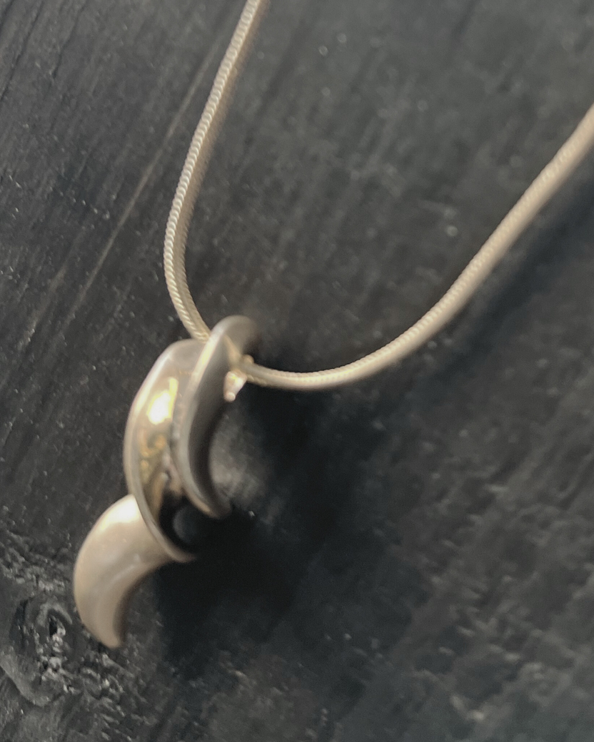 Halskette Elysian Curvilinear, in 2 Farben