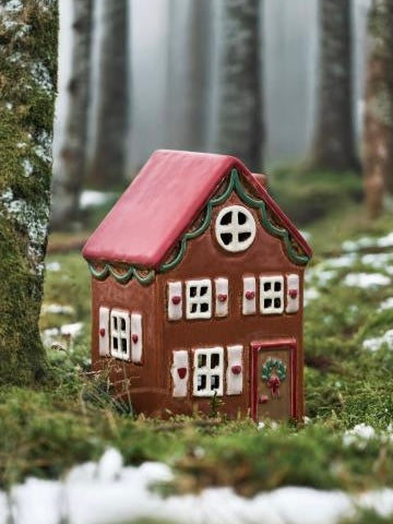 Haus für Teelicht Stillenat, Kranz an der Tür