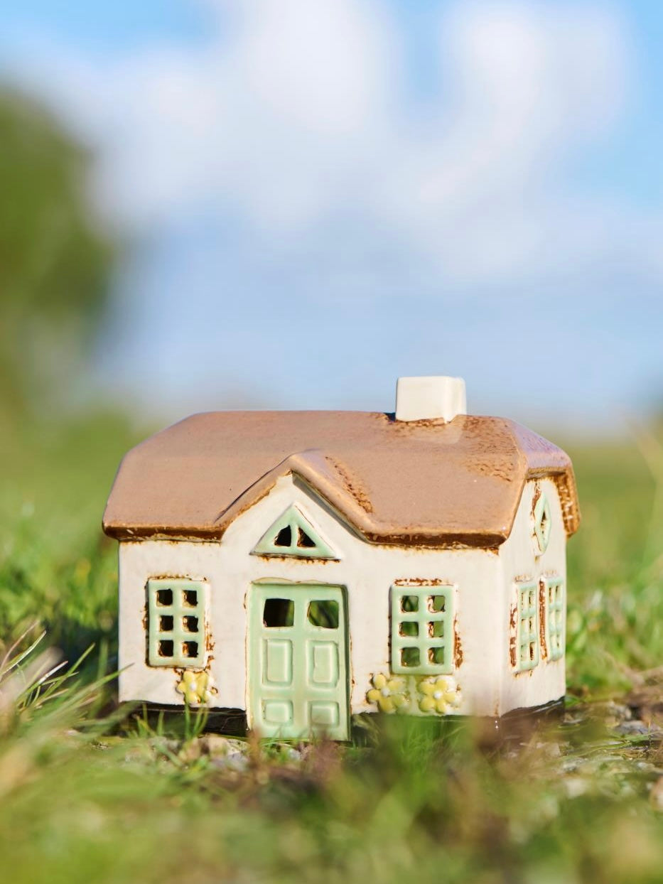 Haus für Teelicht Ebeltoft grüne Fenster