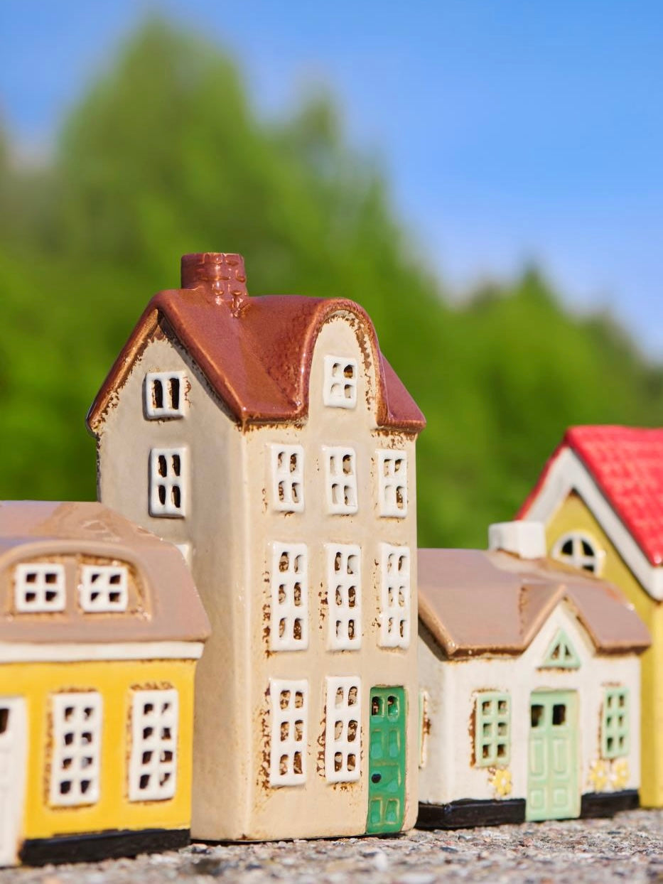 Haus für Teelicht Nyhavn beige mit grüner Tür