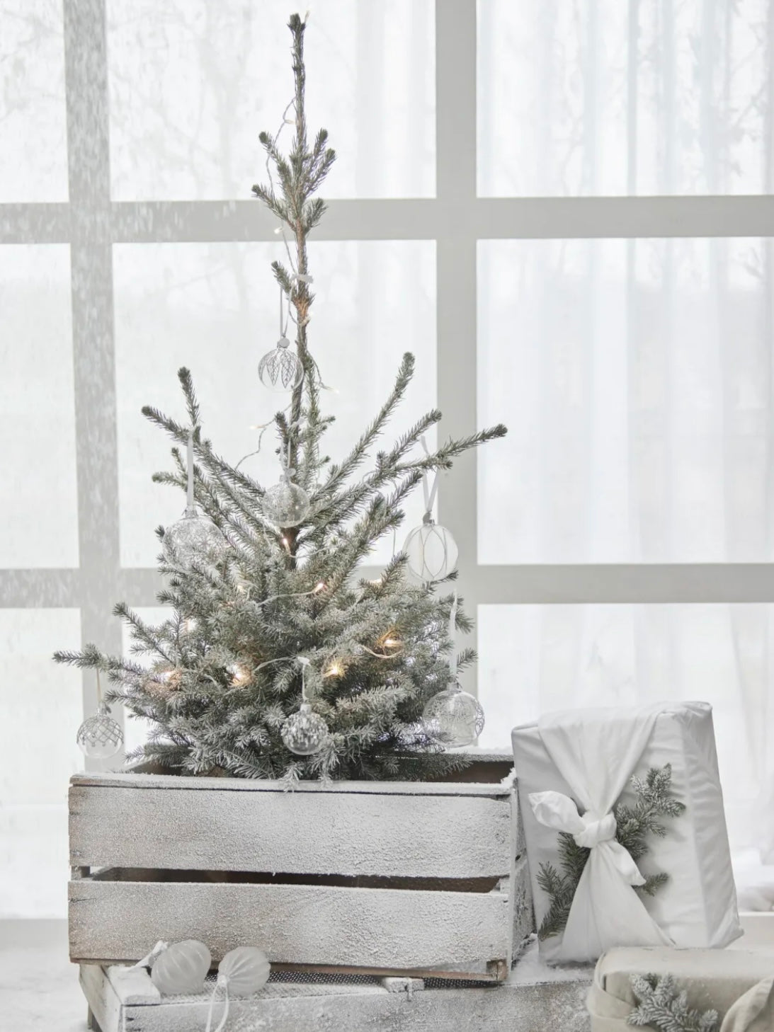 Weihnachtskugel Cadelia transparent/silber 8cm