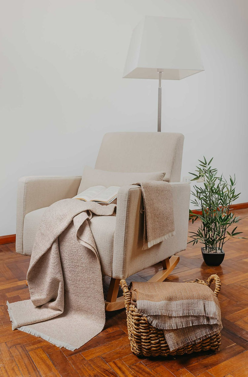 KUNA - Vivir Decke – 70 % Baby‑Alpaka & 30 % Schurwolle, ungefärbt