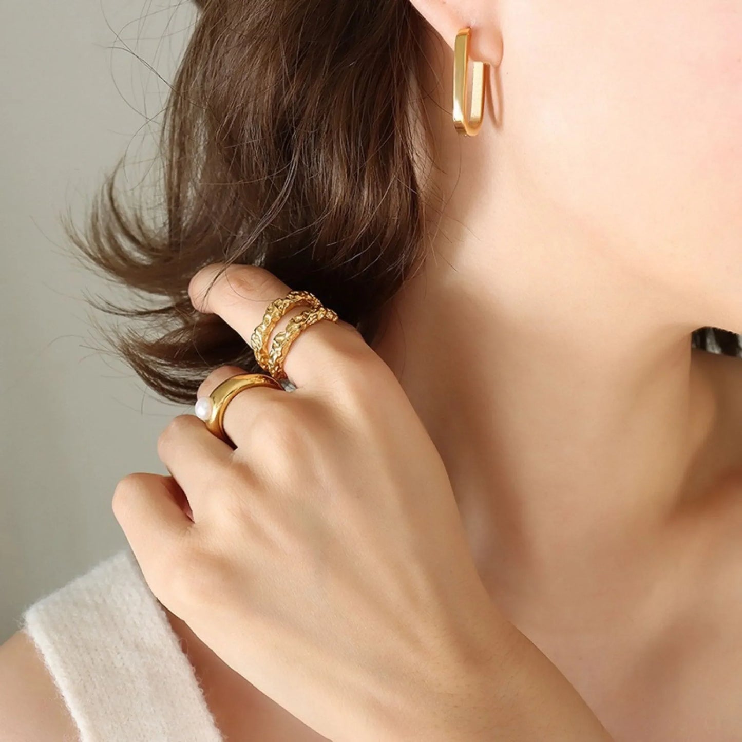 OVAL HOOP EARRING 18K GOLD PLATED