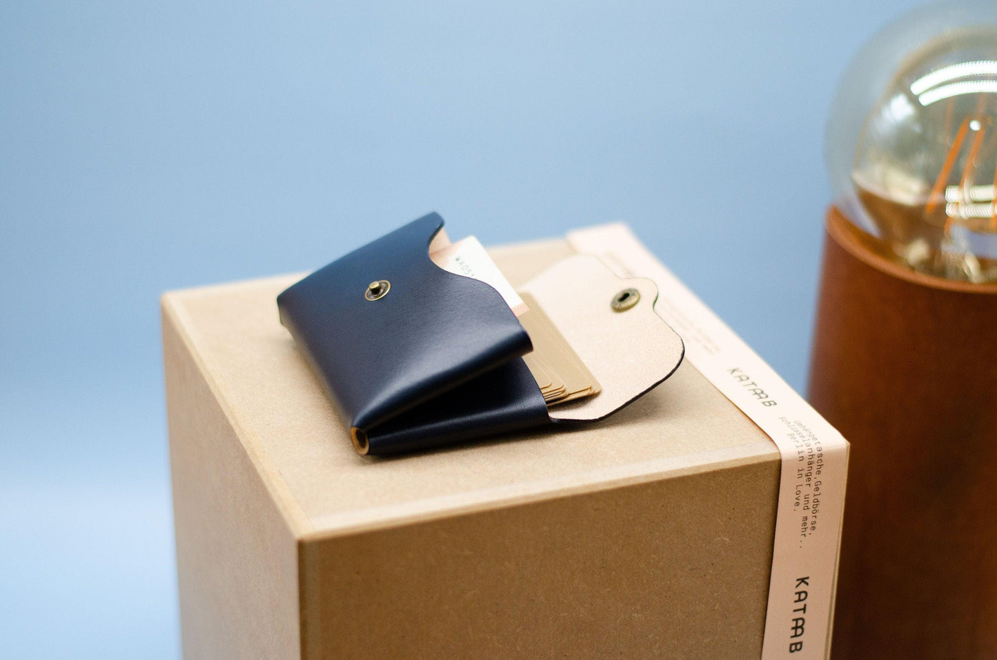 Minimalistischer Geldbeutel aus Leder, Dunkelblau