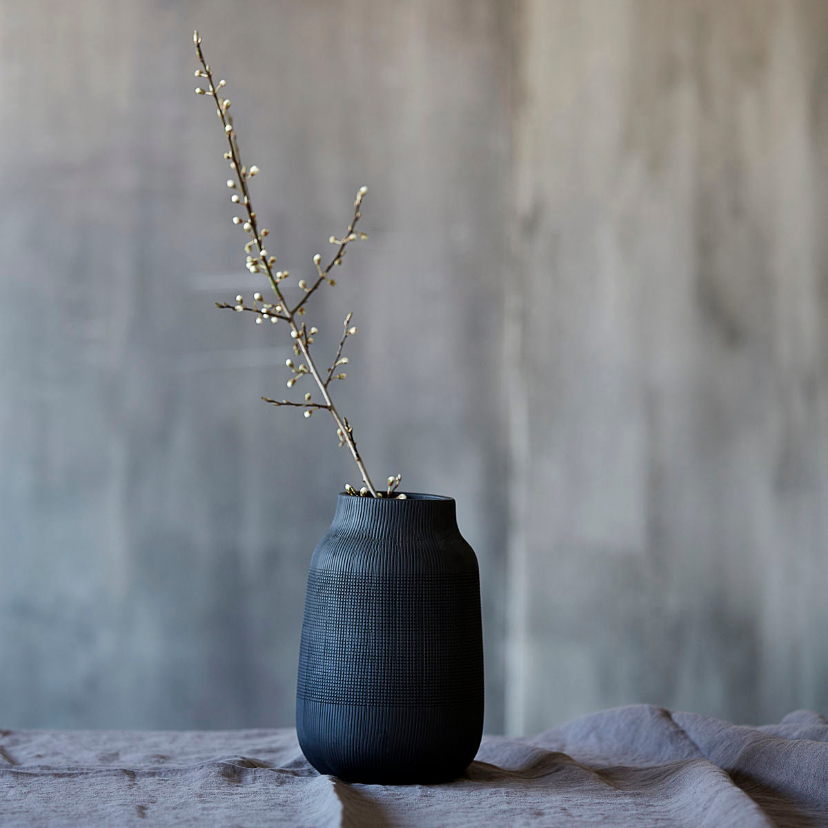 Vase Groove schwarz, in 2 Größen
